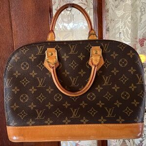 Authentic Monogram Louis Vuitton Alma With D Rings EUC